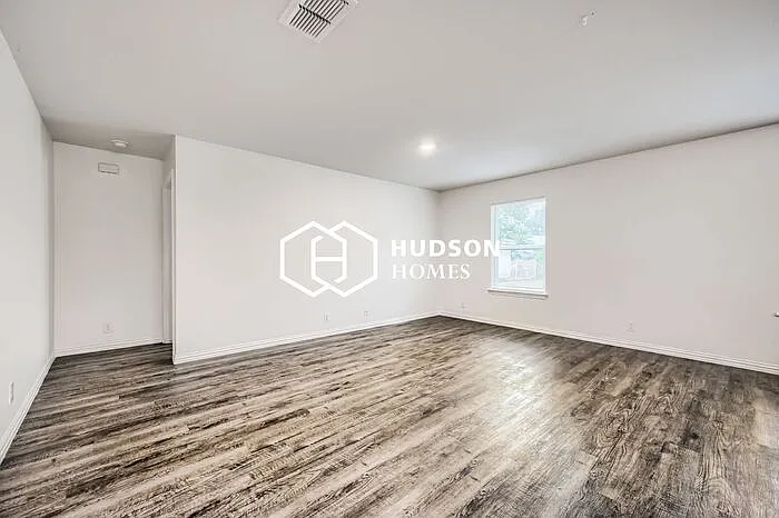 2618 Dahlgreen Ave — Photo 3
