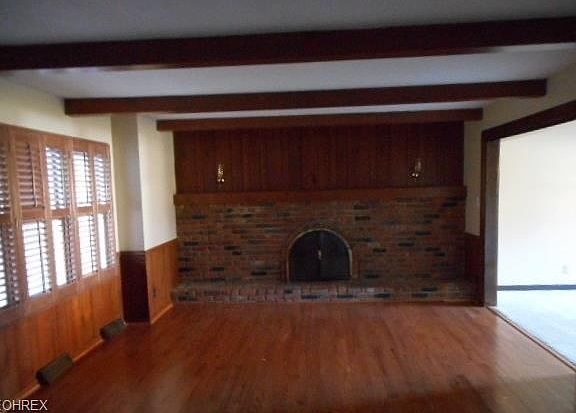 5th image of 8089 Maplegrove Ave