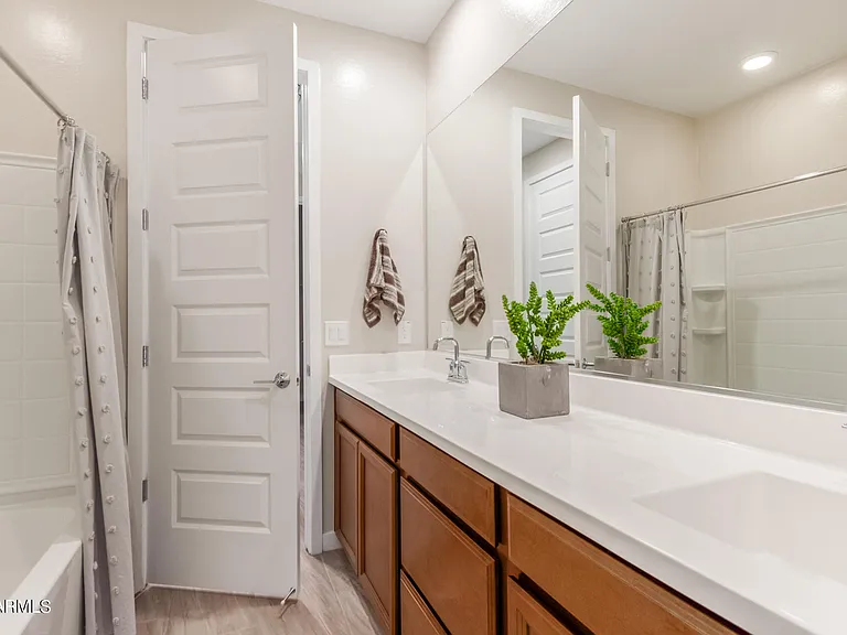 43 E Capricorn Way — Photo 25
