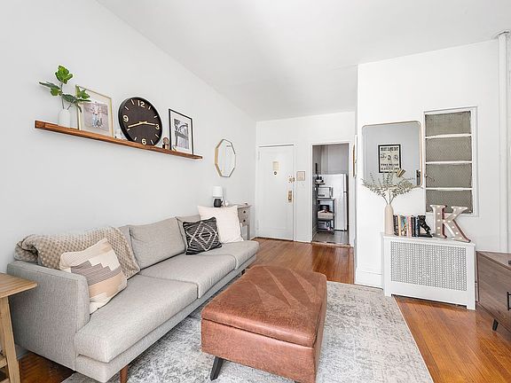 3rd image of 211 E 88th St APT 3A