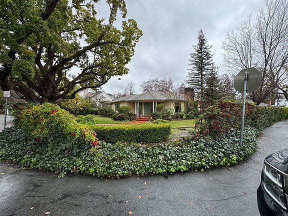 3rd image of 595 Oakfield Ln