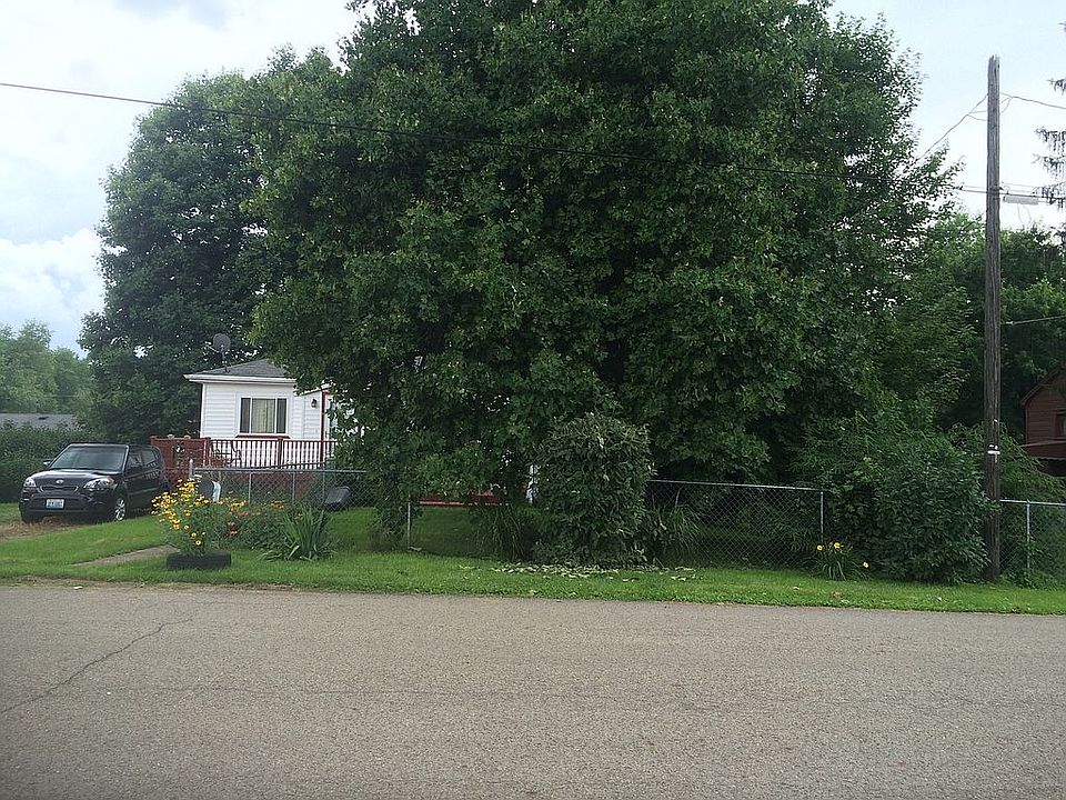 2nd image of 932 Henry St
