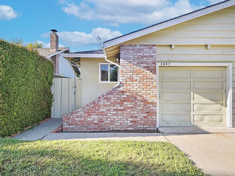 3967 Bismarck Dr — Photo 1