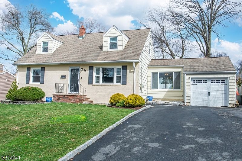 1st image of 25 Laurel Pl