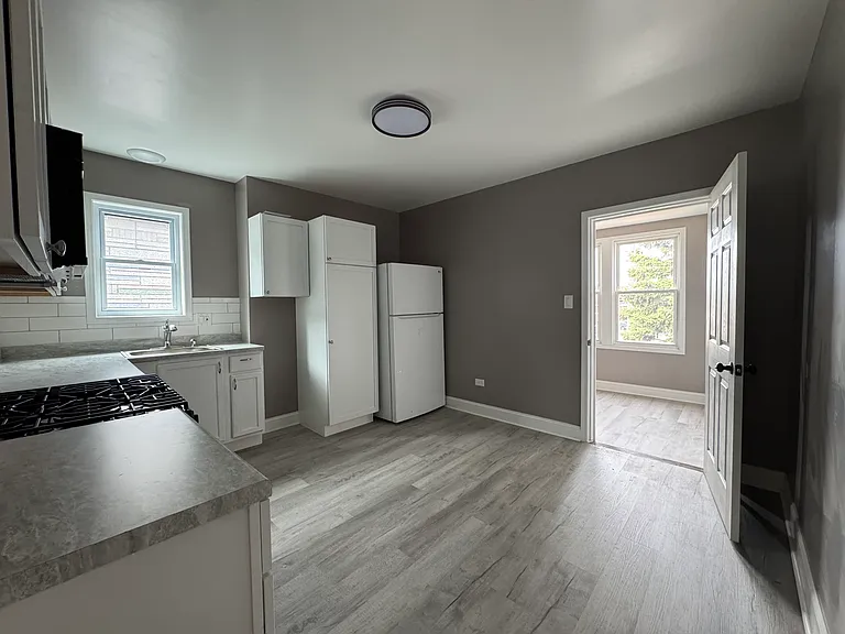 2822 N Mulligan Ave #2 — Photo 6