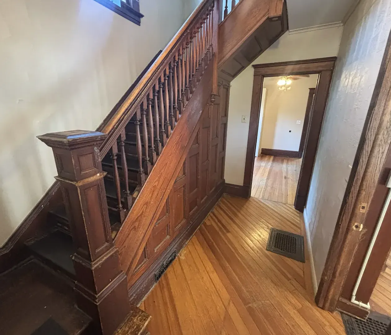 Available August 1st, 6 bedroom, 2 bathroom, Off Street Parking Included! — Photo 2