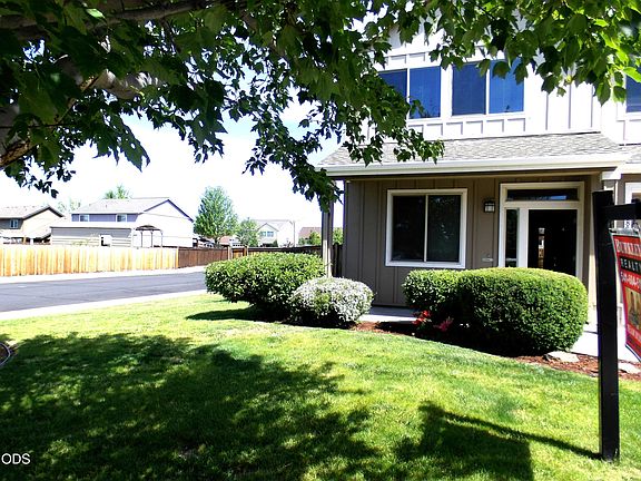 2nd image of 2885 SW Juniper Ave