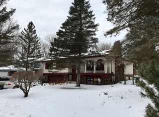 8813 Darnel Rd, Eden Prairie, MN 55344