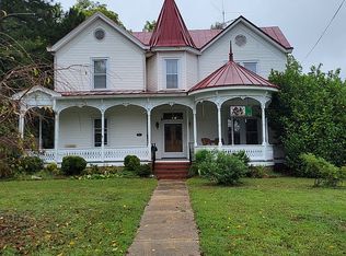 811 S Main St, Blackstone, VA