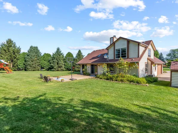 869 Hickory LANE, Hartford, WI 53027