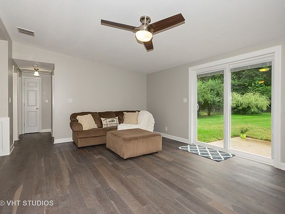 2nd image of 35731 Linden Ln