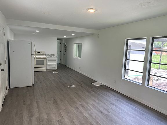 3rd image of 7185 Landsdale St