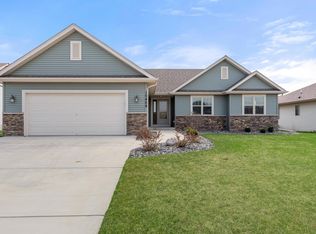10409 Prairie Crossing Dr, Franksville, WI 53126