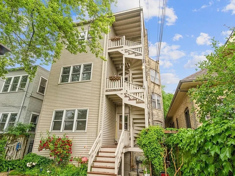 4436 N Whipple St #3 — Photo 2
