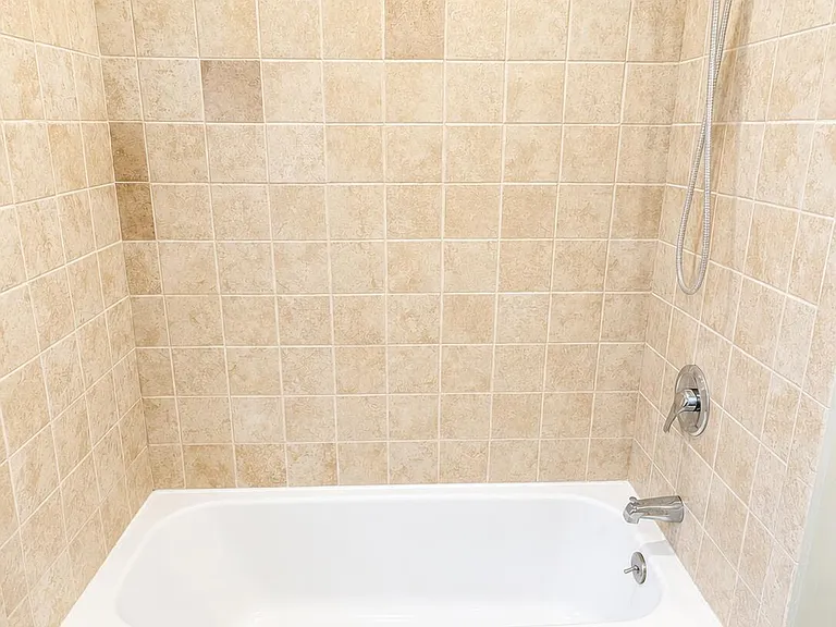 1103 Colonial Ave — Photo 18