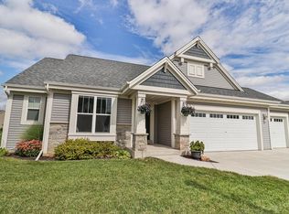 2760 Oakmont Dr, East Troy, WI 53120