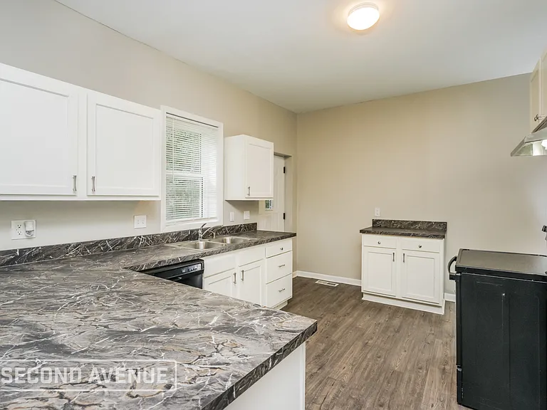 916 Fairbanks Ave — Photo 5