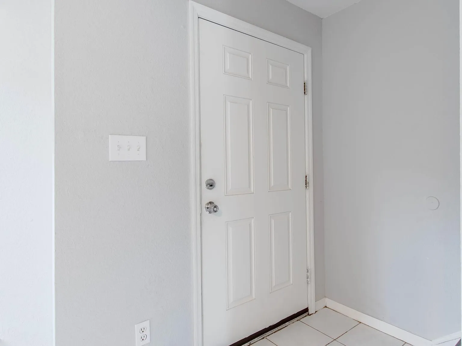 2 bed, 1.5 bath, 1058 sqft, $1,600 — Photo 2