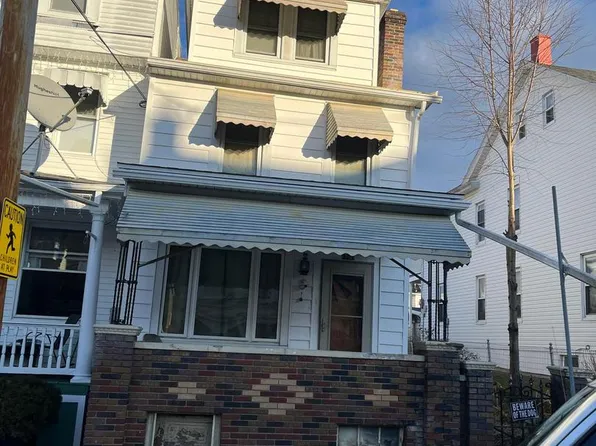 321 S Vine St, Mount Carmel, PA 17851