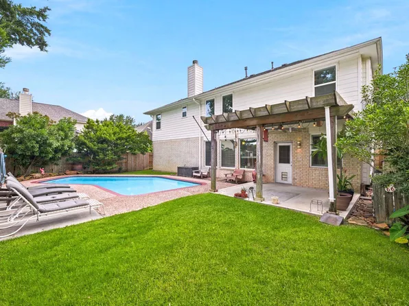 1323 Crystal Lake Cir E, Pearland, TX 77584