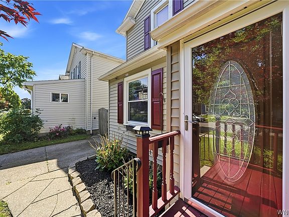 3rd image of 80 Mayville Ave