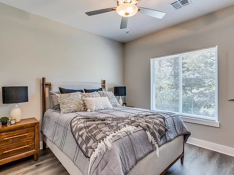 4948 N Vassar Ave — Photo 12