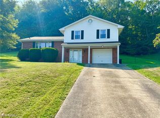 923 Maple Ln, Sistersville, WV 26175