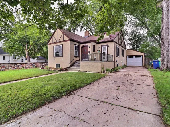 221 Gray St, Green Bay, WI 54303