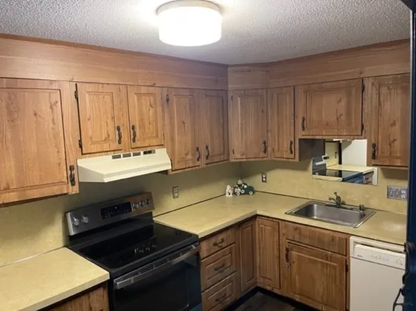 440 North Ave APT 193, Haverhill, MA 01830