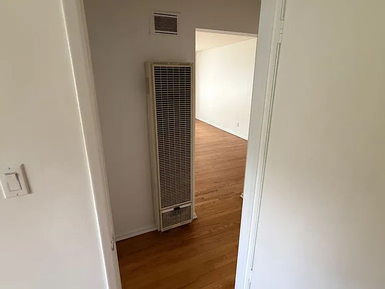 435 S Hoover St — Photo 16