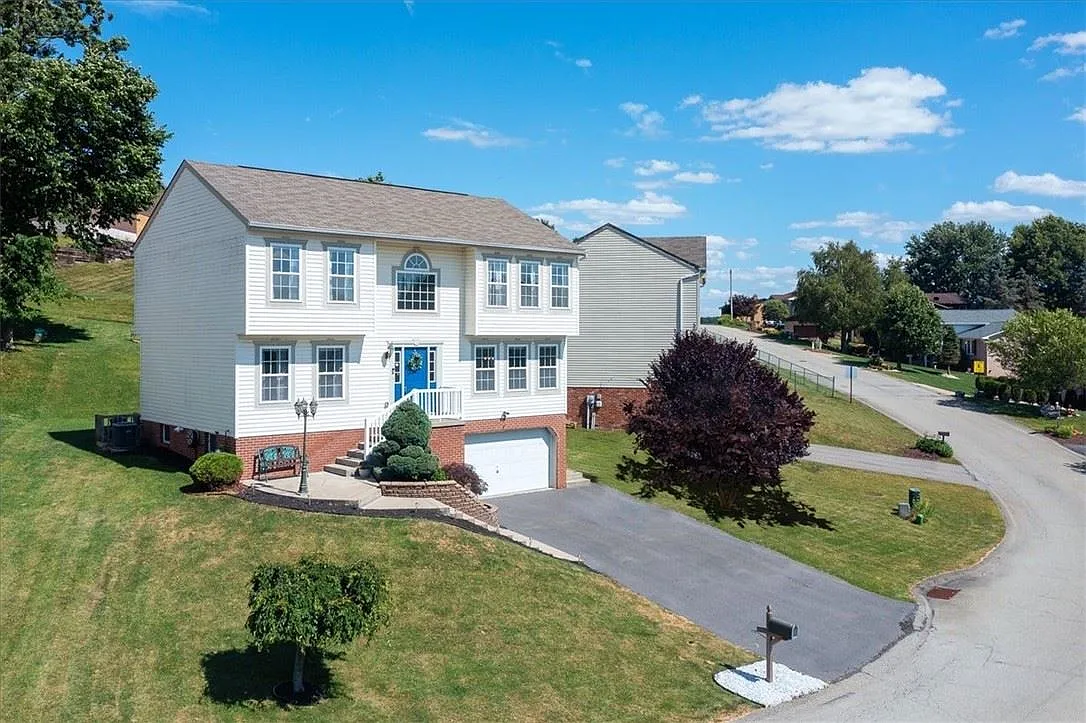 126 John Dr photo 1