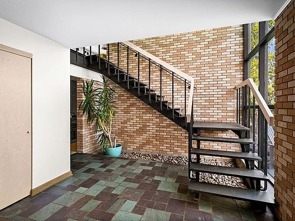 2nd image of 3801 Rockview Ct