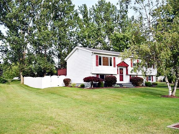 2nd image of 3 Meadowbrook Dr