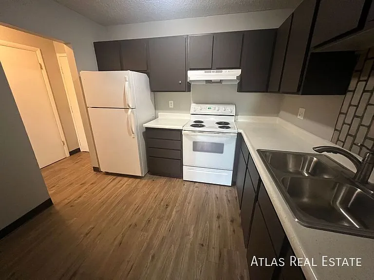 312 W Alabama Ave — Photo 23