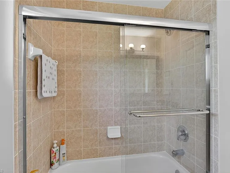 576 Briarwood Blvd — Photo 14