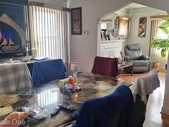 2nd image of 15094 Strathmoor St