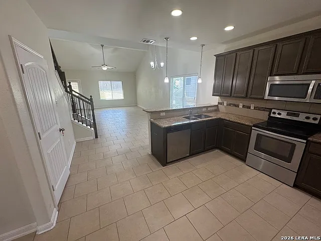 4 bed, 2.5 bath, 2366 sqft, $2,200 — Photo 2