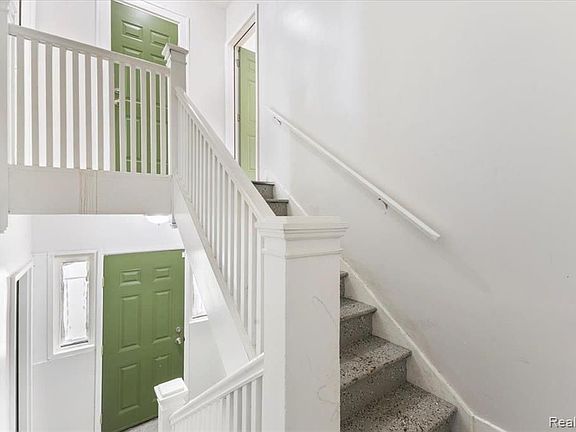 4th image of 2296 W Buena Vista St #1W