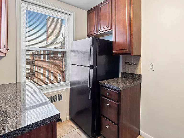 188 Bellevue Ave Apartments — Photo 21