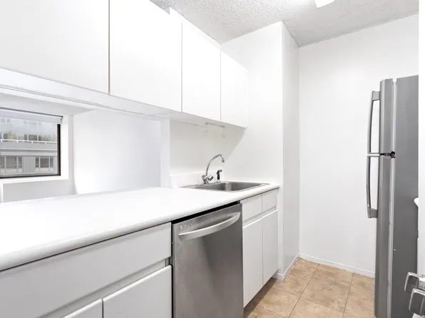 270 West 17th Street image 4 of 6