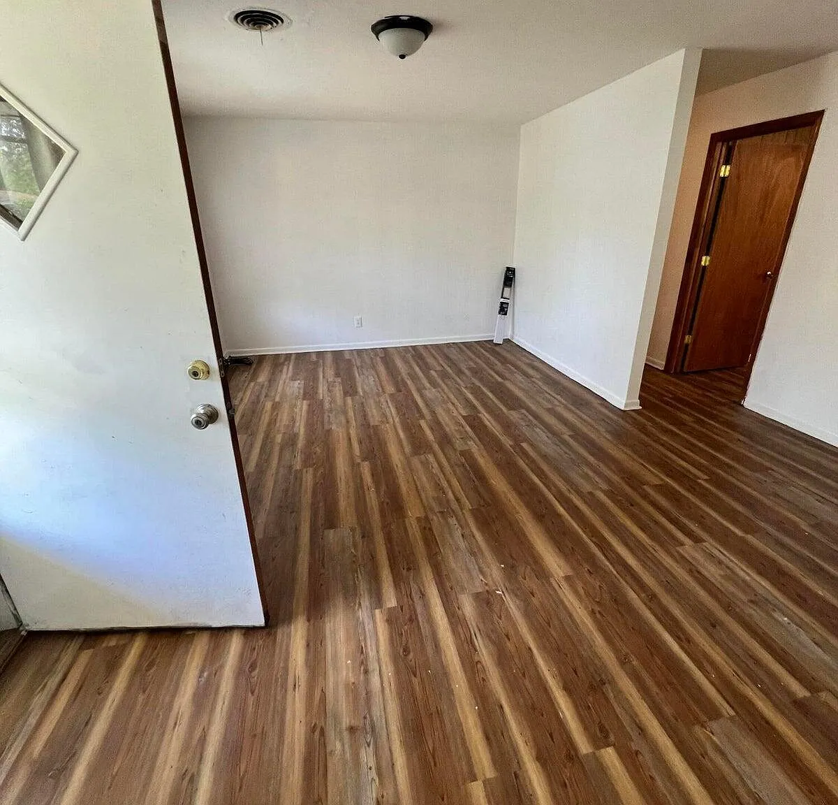 4 bed, 2.0 bath, 1296 sqft, $1,200 — Photo 2