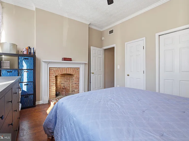 116 W Clement St — Photo 27