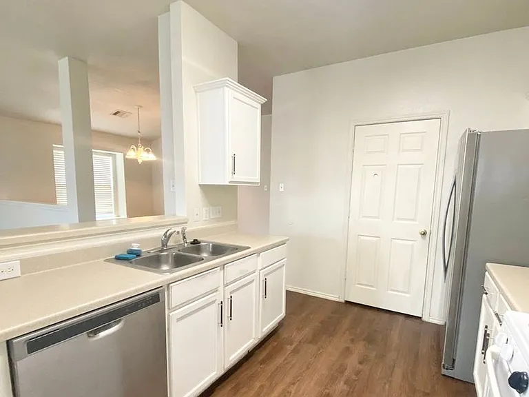 1501 Darjeeling Dr — Photo 8