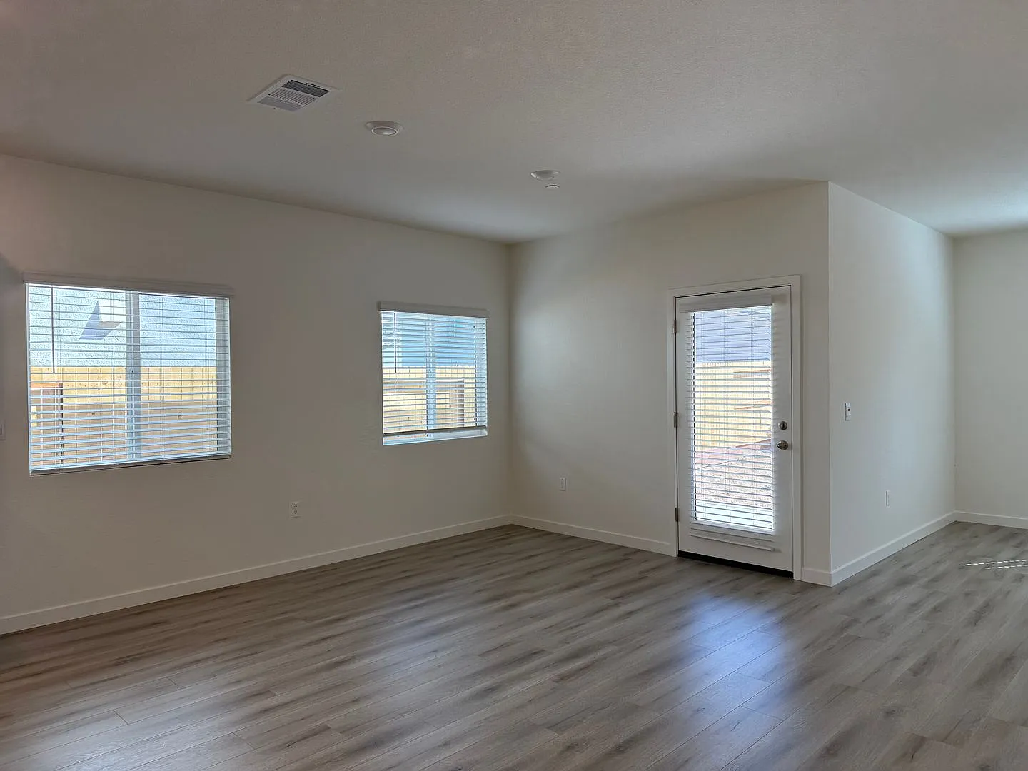 Beautiful 4 bed 2 bath located in West Roseville! — Photo 4