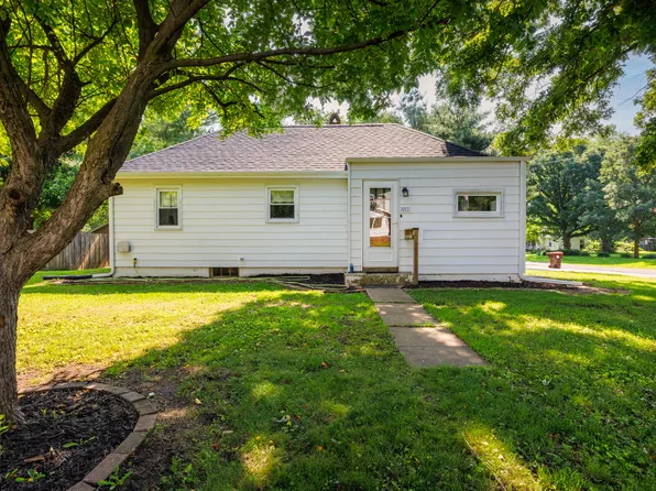 501 N Pearl St, Le Roy, IL 61752