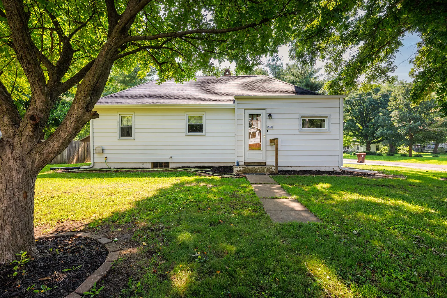 501 N Pearl St photo 1