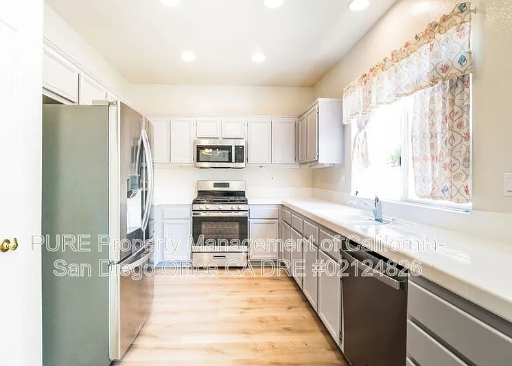 535 Island Breeze Ln — Photo 5