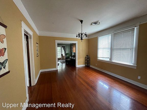 4th image of 3617-3619 State Street Dr