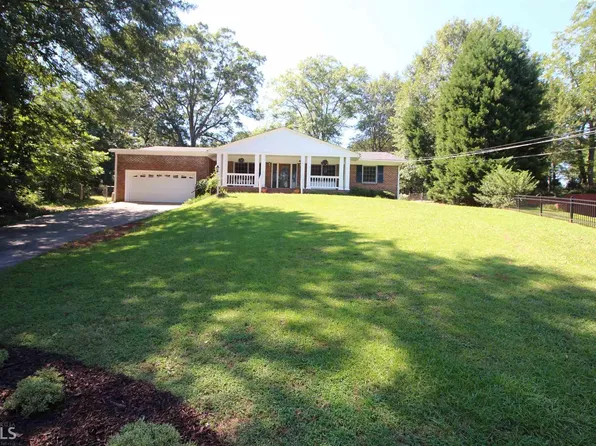 28 Sherwood Dr, Newnan, GA 30263