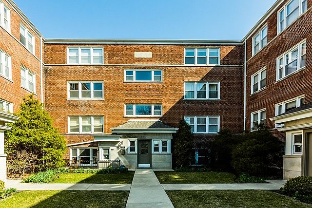 1st image of 2916 W Berwyn Ave APT 2